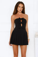 Très Chic Strapless Pleated Mini Dress Black